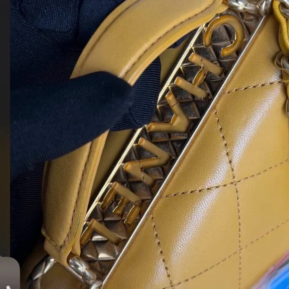 Chanel Lambskin Quilted Trendy Spirit Top Handle Bag Yellow series 30 Year 2020 - Picture 6 of 15